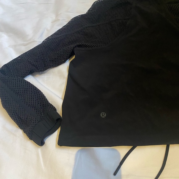 Lululemon cropped mesh hoodie - Picture 2 of 3